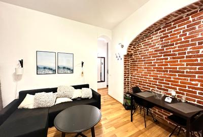 Apartament cu 3 camere semidecomandat, mobilat în Ultracentral