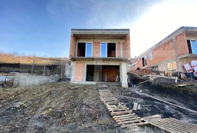 Casă individuală cu 4 camere în Dezmir