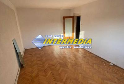 Apartament cu 3 camere decomandat în Cetate