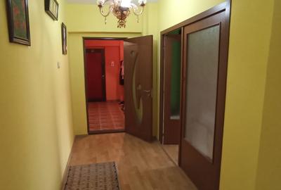 Apartament spațios cu 4 camere et 1  Str. Mărgeanului, aproape de 13 Sept - 9