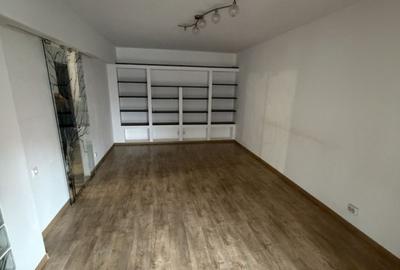 Apartament cu 3 camere, decomandat, mobilat, 69 mp, cu parcare, si aproape de metrou.