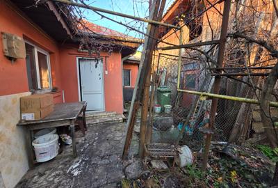 Damaroaia 4 camere casa veche - 2
