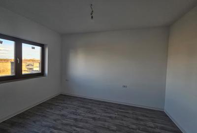 Duplex nou, P+E, 1 apartament la cheie, 1 la alb, Moșnița Veche, comision 0% - 20
