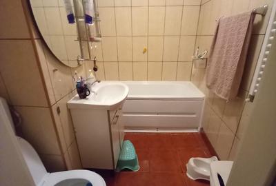 Apartament cu 3 camere decomandat în Drumul Taberei
