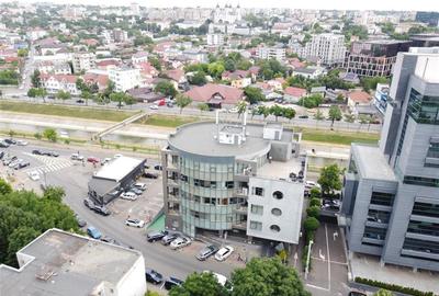 Birou, de 476 mp, în Podul de Piatră