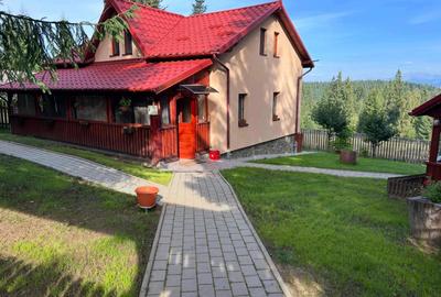 Casă individuală cu 6 camere în Poiana Stampei