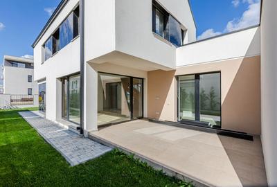 Casa Modernă cu Spații Vitrate Generoase - 5