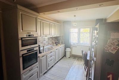 Apartament cu 4 camere decomandat în Nufărul