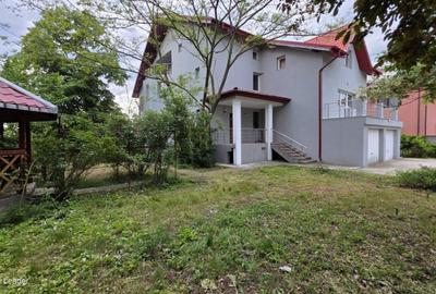 Casă individuală cu 8 camere în Central