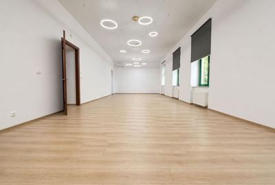 Birou, de 86 mp, în Central