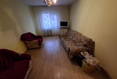 Apartament cu 3 camere, decomandat, zona Dacia - 1