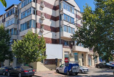 3 camere 2/4, la intersectia Traian cu Matei Basarab - 1