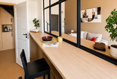 Apartament pe două niveluri cu supantă, mobilier la comandă și loc de parcare - 8