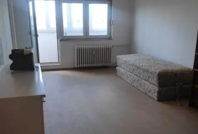 Apartament cu 3 camere decomandat în Obor