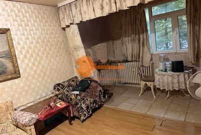 Garsonieră decomandată în Gorjului