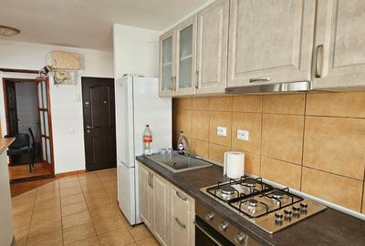 Inchiriez apartament de 3 camere,situat in Cartierul Vasile Aaron,mobilat,et.1 - 5