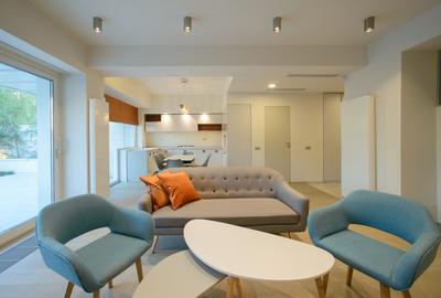 Apartament cu 3 camere semidecomandat, mobilat în Iancu Nicolae