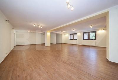 Spațiu comercial, de 906.00 mp, în Brașovul Vechi