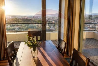 Apartament cu 4 camere decomandat, mobilat în Central
