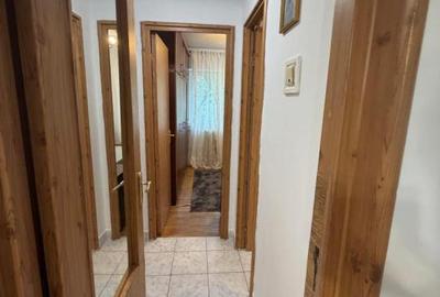 3 Camere Crangasi 2 Minute de Metrou - 11