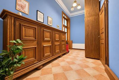 Apartament în Piața Libertății | Clădire istorică, balcon cu vedere spre piață - 19