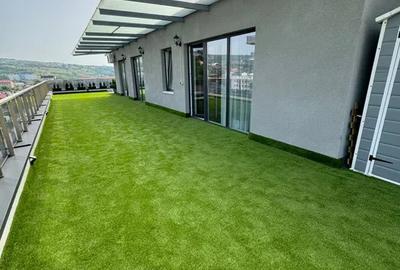 Apartament cu 3 camere semidecomandat, mobilat în Iris