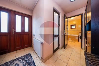 Casă individuala spatioasa cu 8 camere si teren 610 mp centru BOD - 28