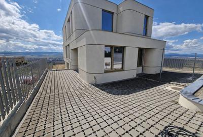 Duplex cu 5 camere în Iris