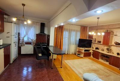 Apartament 4 camere de vânzare   Ultracentral etaj 1 - 2