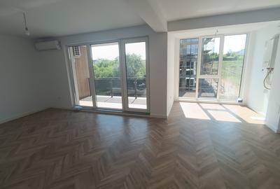 Apartament cu 3 camere decomandat în Rediu
