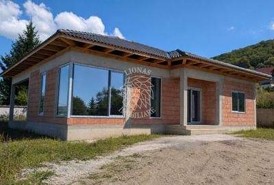 Casă individuală cu 4 camere în Est