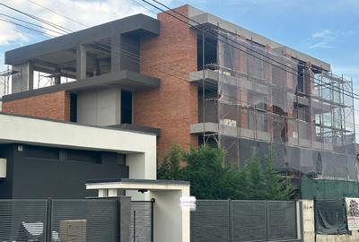 Apartament cu 4 camere în Nord-Est