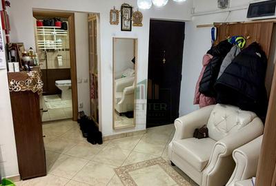 Apartament cu 4 camere semidecomandat, mobilat în Apărătorii Patriei