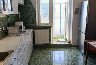 Direct proprietar ap. 2 cam. 71 mp, Bd. Fratii Golesti, Pitesti, et.4/8,  1993 - 5