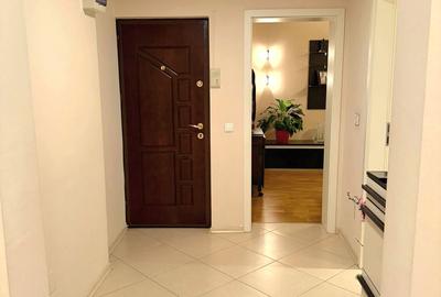 Apartament cu 3 camere decomandat, mobilat în Central