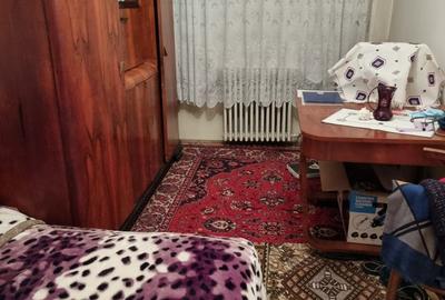 Apartament doua camere, decomandat, etaj patru, structura buna, simplu, central - 9