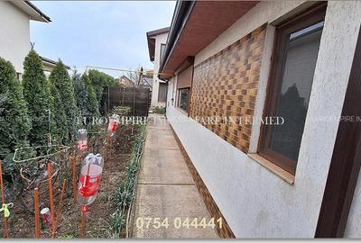 Vila+casa de vanzare zona Km 5 - 25