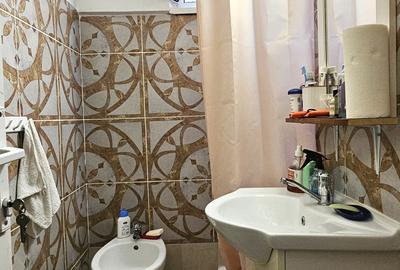Apartament 2 camere,parter+balcon mare+boxa in proprietate,zona Scoala nr.8 P.Nt - 8