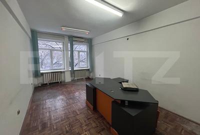 Birou, de 231.37 mp, în Central