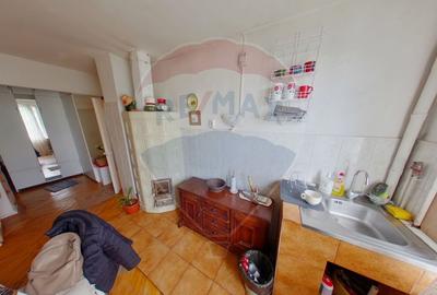 Apartament cu 3 camere de vânzare Str. 1 Mai - 5