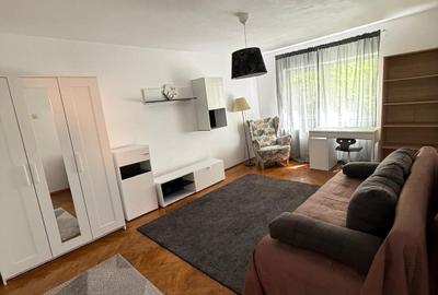 Se închiriază apartament cu 1 cameră, model clasic decomandat, 35 mp - 4