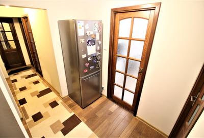 Apartament cu 3 camere decomandat în Micro 17