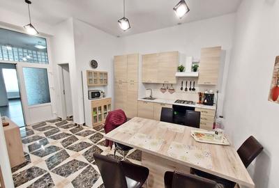 Apartament 3 camere, boxa, pod, parcare, Centru,  zona B-dul Eroilor - 3