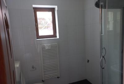 Casa solida, moderna si luminoasa; liniste totala in natura! - 8