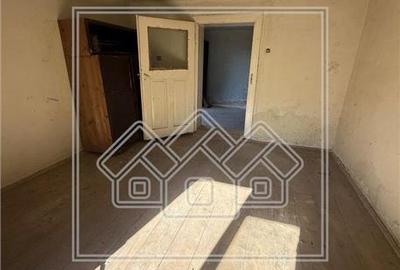 Casa si teren de vanzare in Sacel - 1355 mp teren - livada - Central - 10