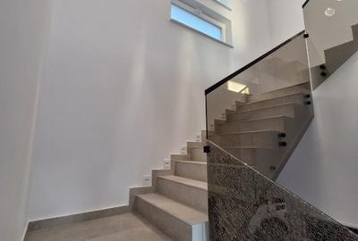 Vila lux, str Pădurii-Lebada, 5 camere, 3 bai, curent 380 kw, COMISION  0padurii - 14