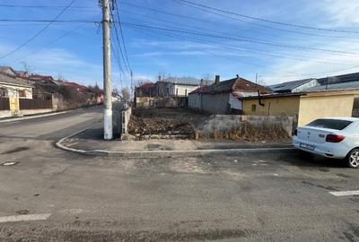 Teren intravilan curti constructii in apropiere de parcul central, piata, liceu - 3