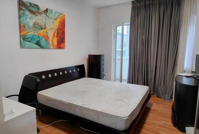 Apartament cu 2 camere semidecomandat în P-ța Victoriei