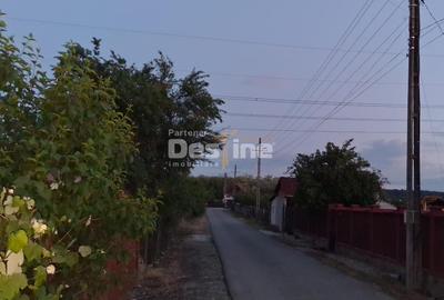 Teren Construcții intravilan de 2400 mp, în Băbeni