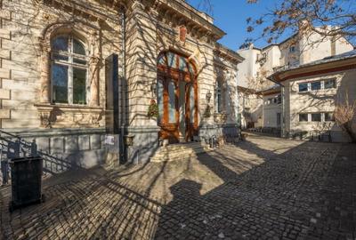 Casă individuală cu 20 camere în Unirii